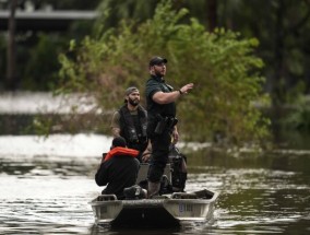 科学家们说，气候变化极大地促进了米尔顿的破坏性降雨和大风